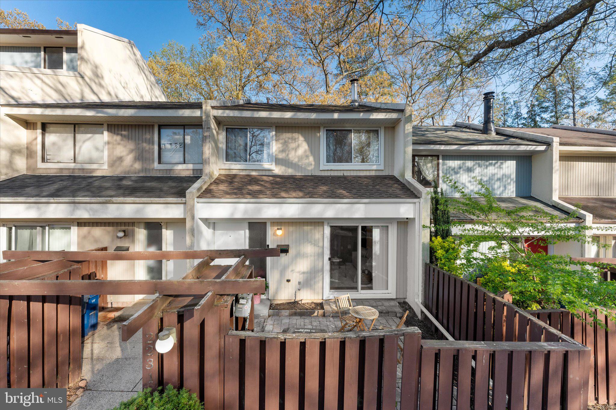 2231 SOUTHGATE SQUARE