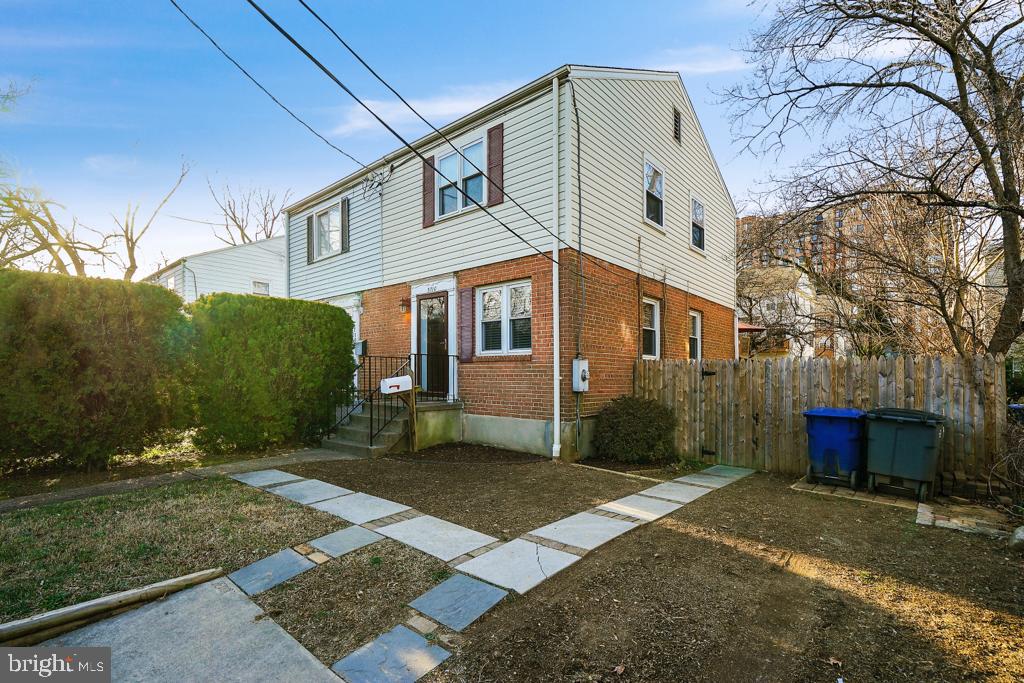 HUNTINGTON - Residential Lease