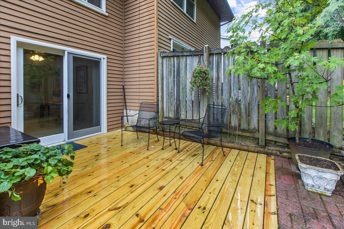 WHISPERING WOODS - Residential