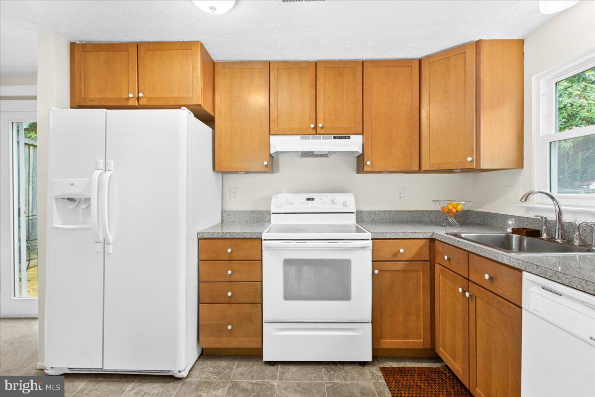 WHISPERING WOODS - Residential