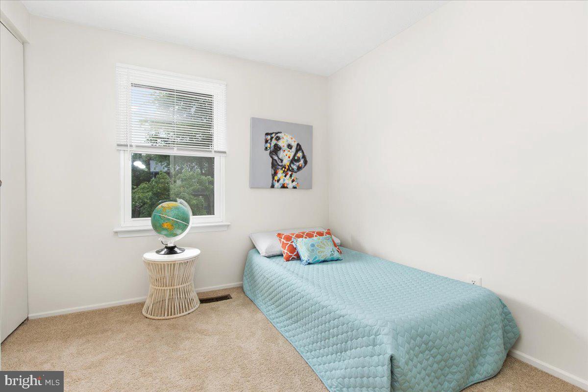 WHISPERING WOODS - Residential