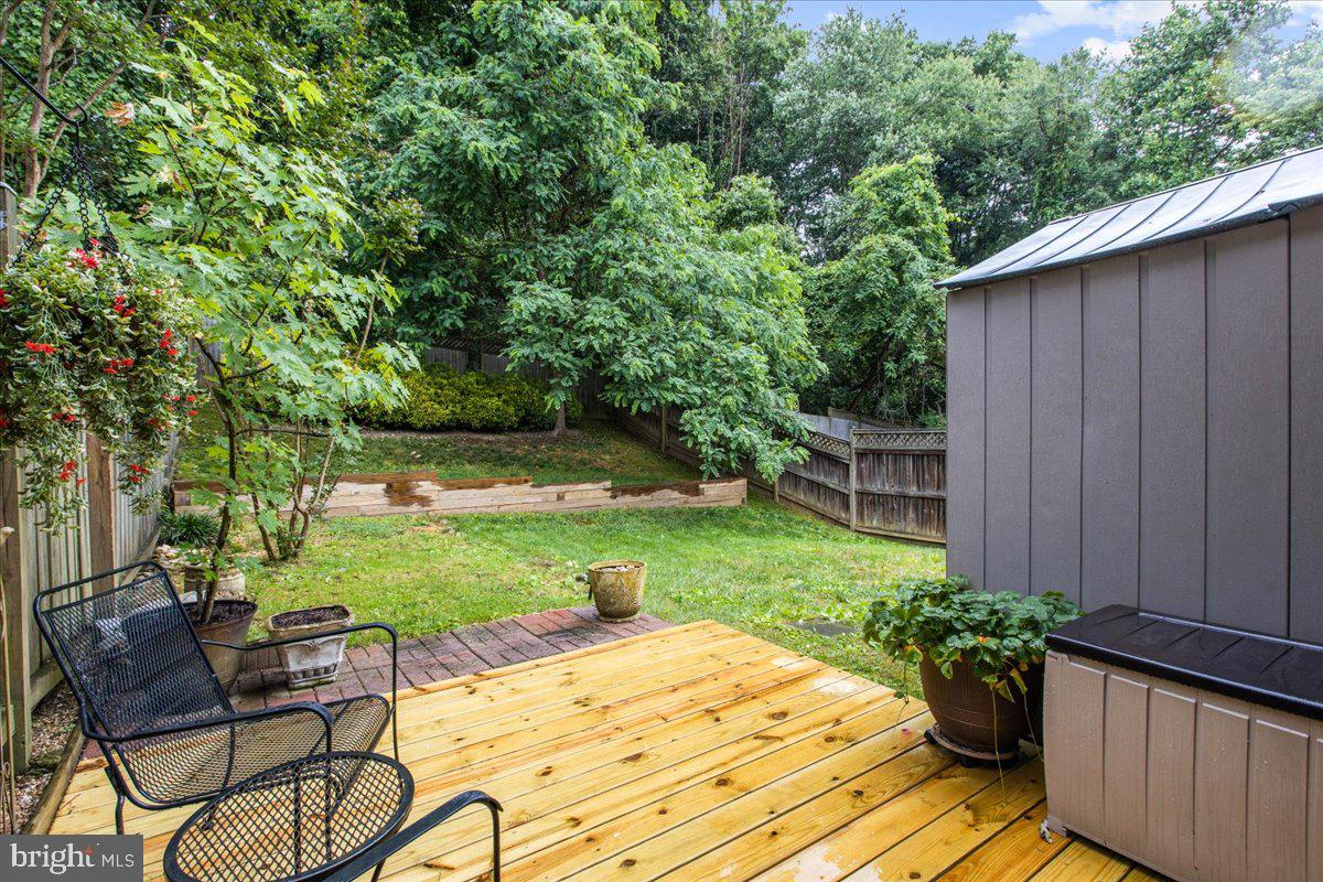 WHISPERING WOODS - Residential