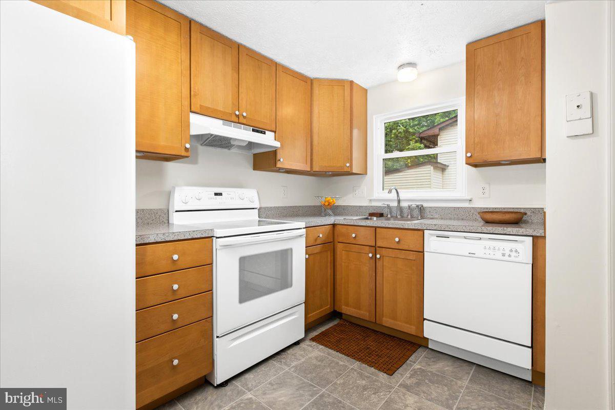 WHISPERING WOODS - Residential