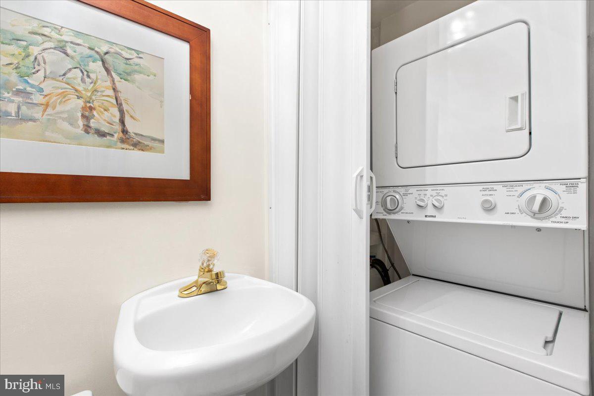 WHISPERING WOODS - Residential