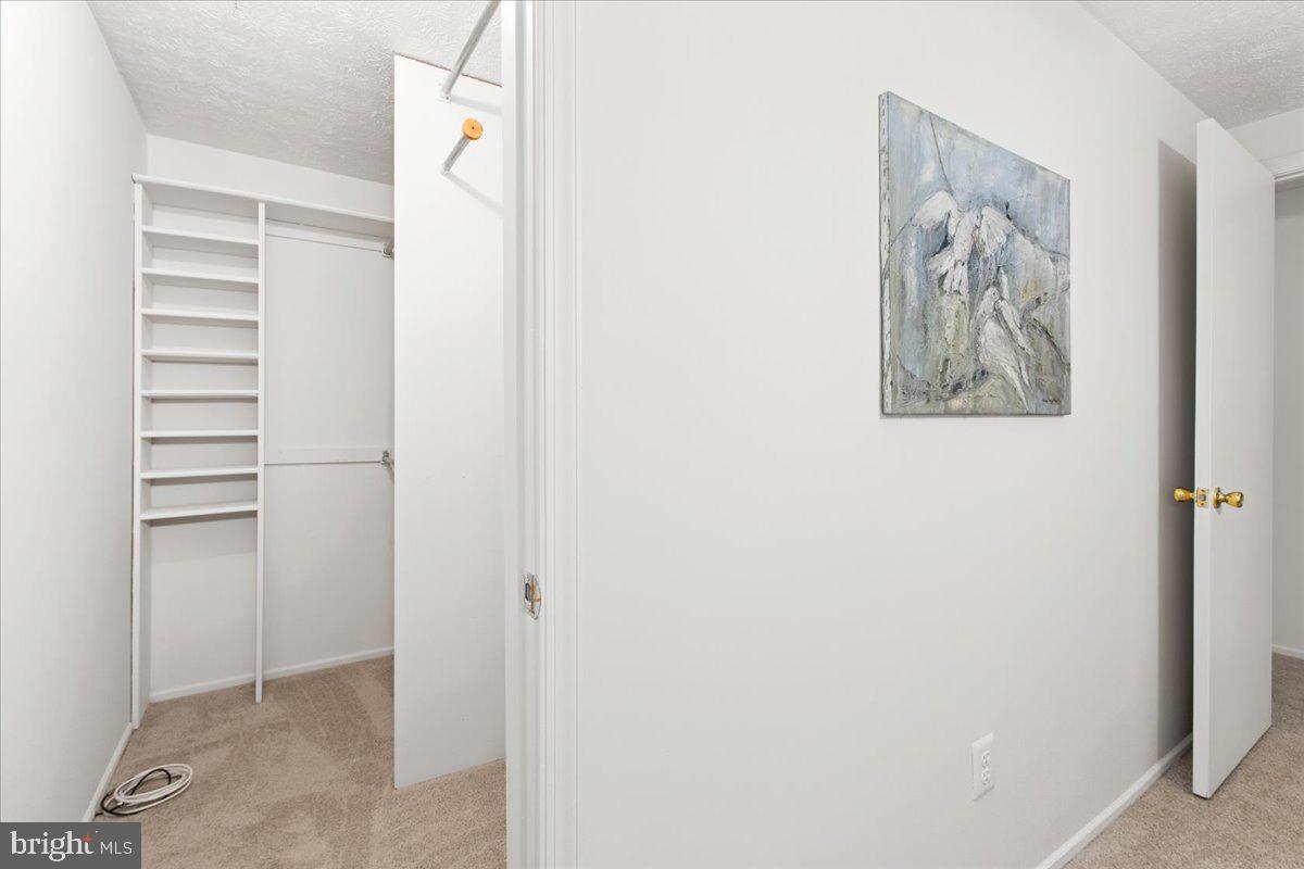 WHISPERING WOODS - Residential