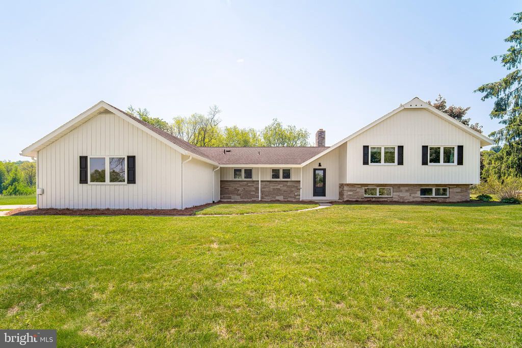 Photo of 49 Willow Creek Road, WRIGHTSVILLE, PA 17368 (MLS # PAYK2103370)