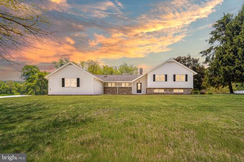 Homes For Sale - 49 Willow Creek Road<br/> York County, WRIGHTSVILLE, PA 17368