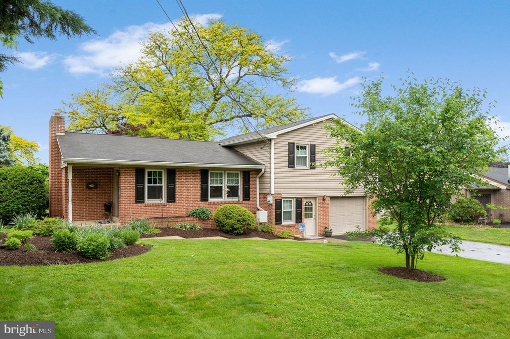 Photo of 291 Rolling Terrace, Leola, PA 17540 (MLS # PALA2051082)