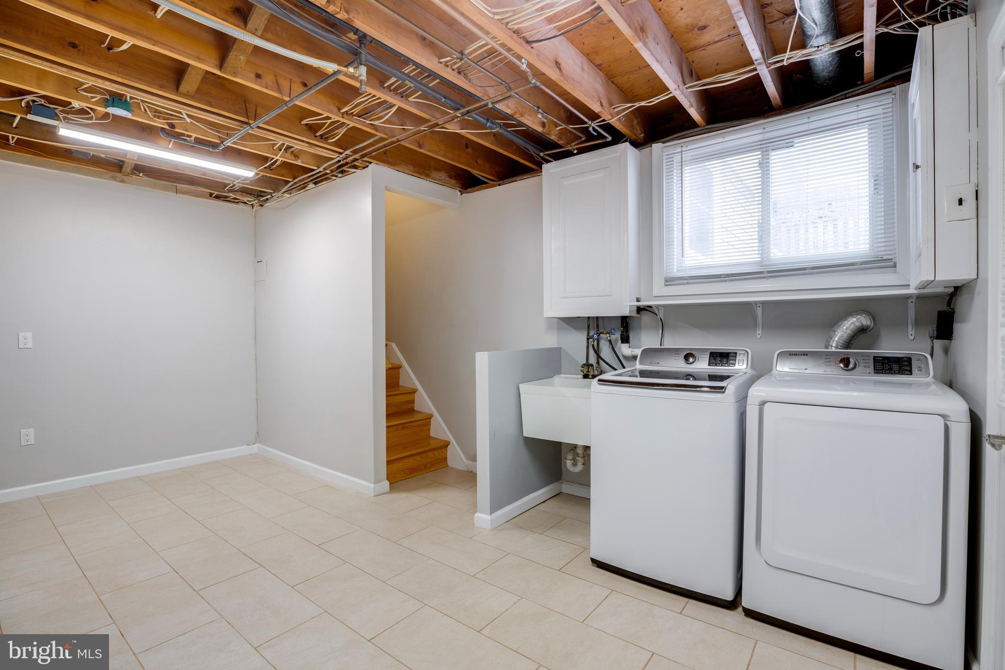 THE OAKS AT MCLEAN - Residential Lease