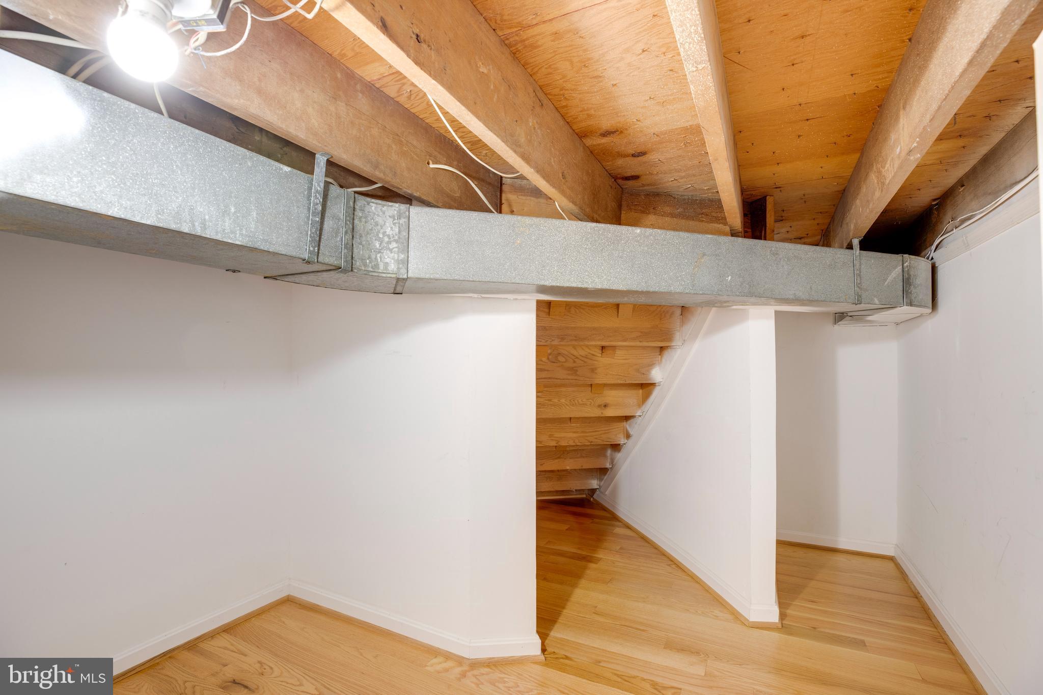 THE OAKS AT MCLEAN - Residential Lease