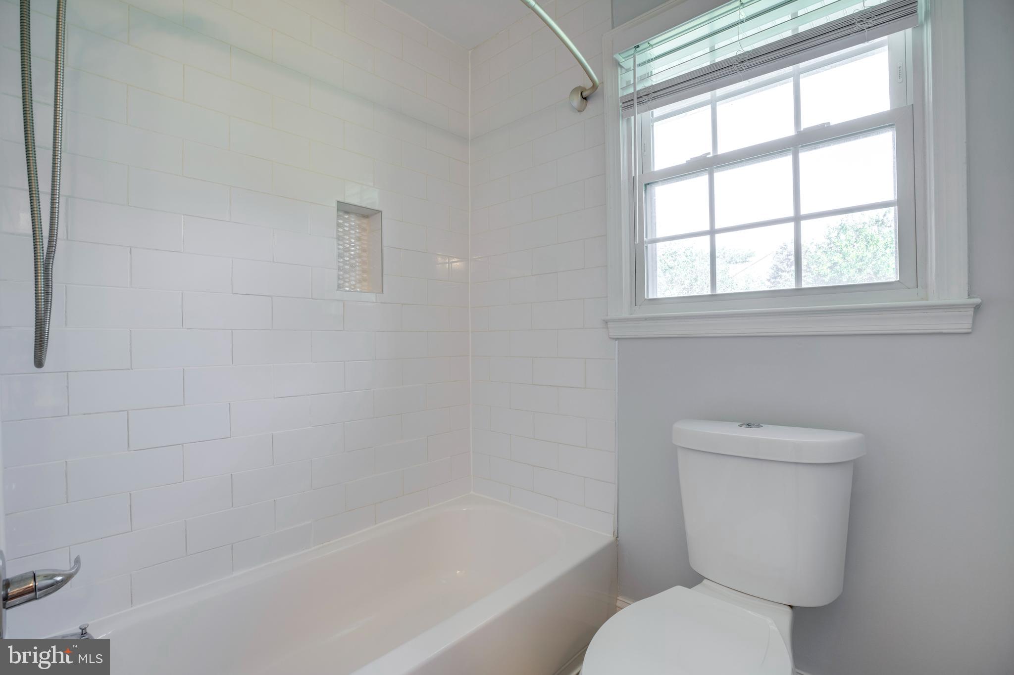 THE OAKS AT MCLEAN - Residential Lease