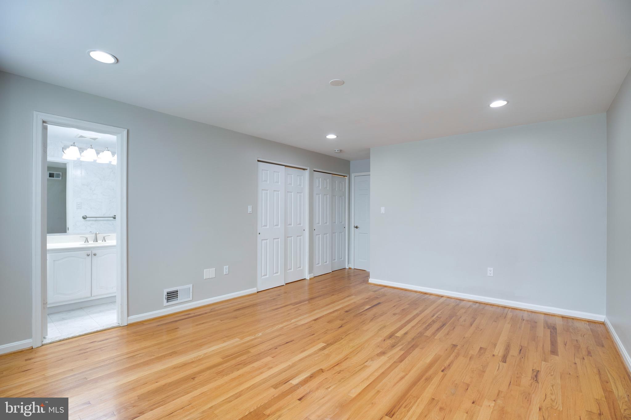 THE OAKS AT MCLEAN - Residential Lease