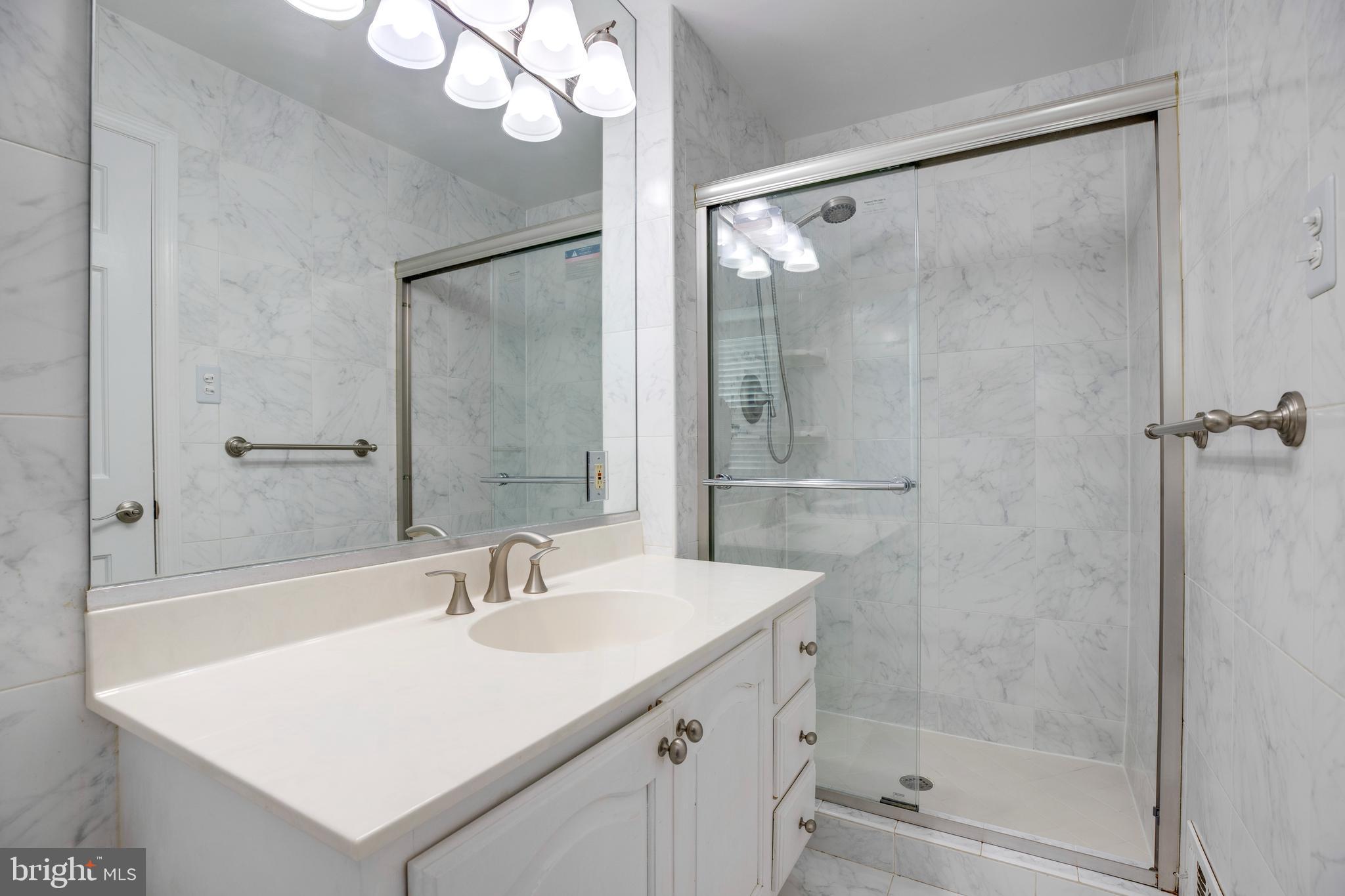 THE OAKS AT MCLEAN - Residential Lease