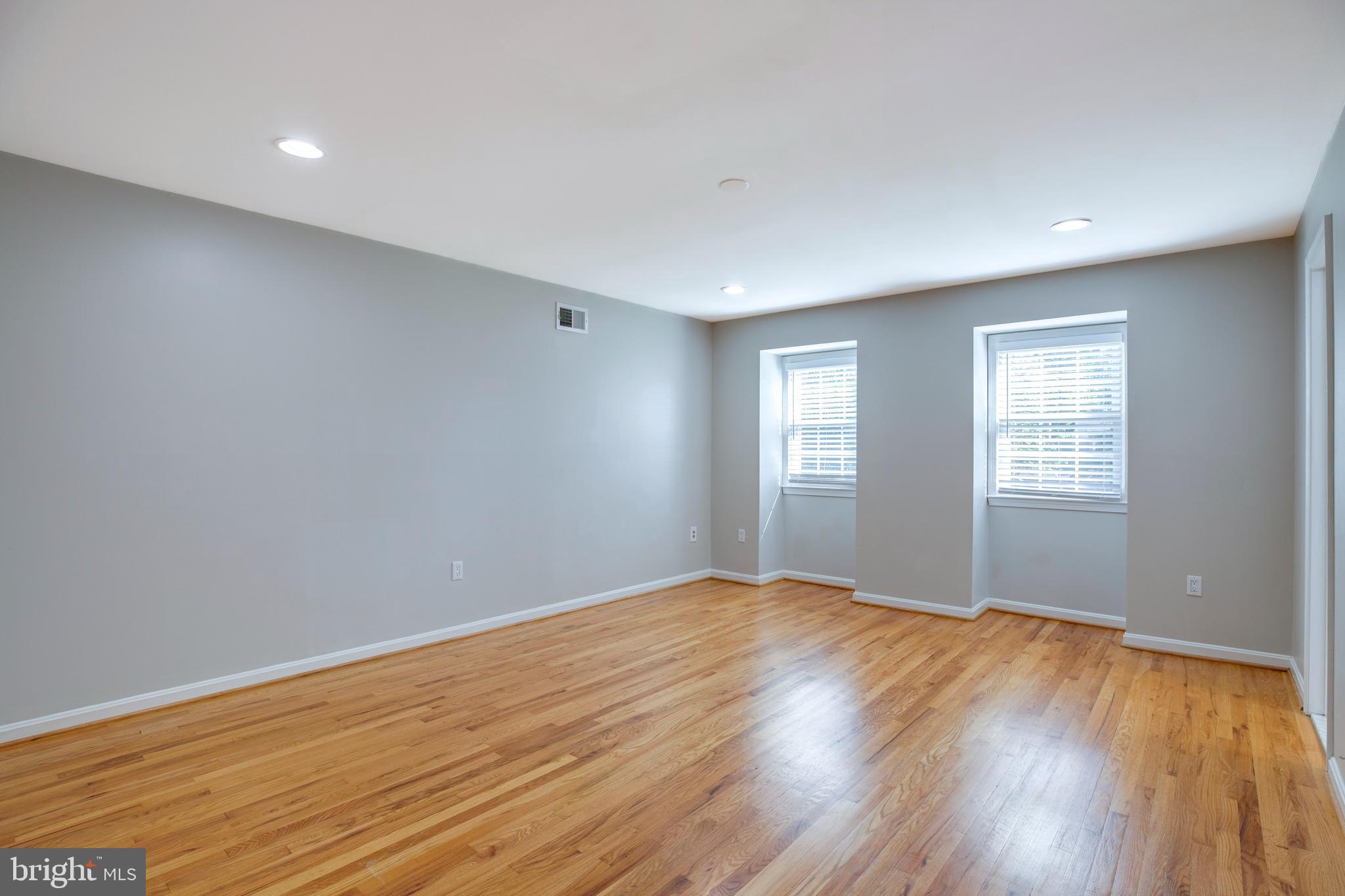 THE OAKS AT MCLEAN - Residential Lease