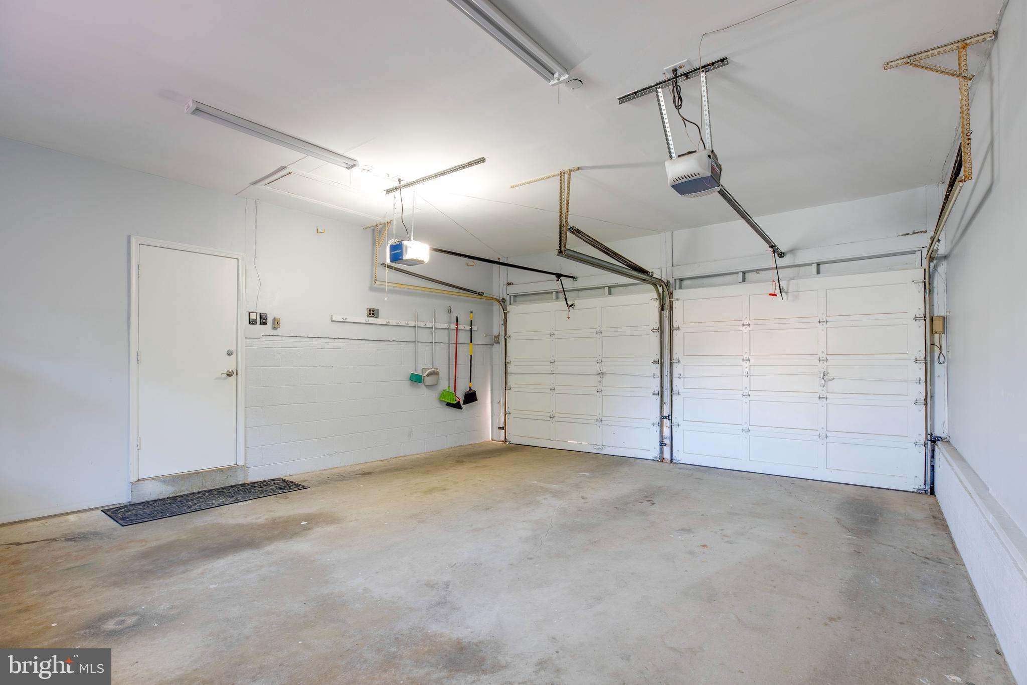 THE OAKS AT MCLEAN - Residential Lease