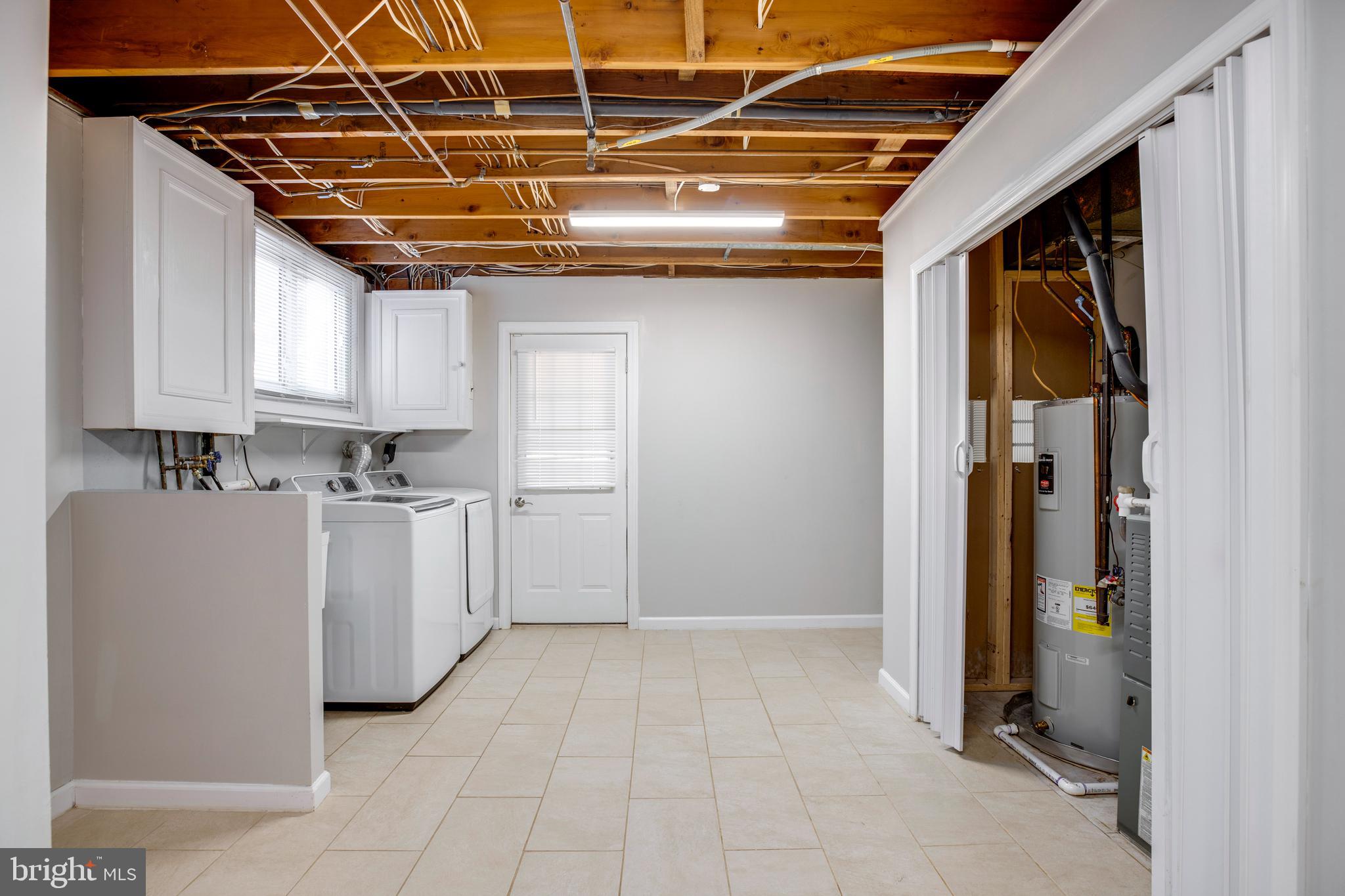 THE OAKS AT MCLEAN - Residential Lease