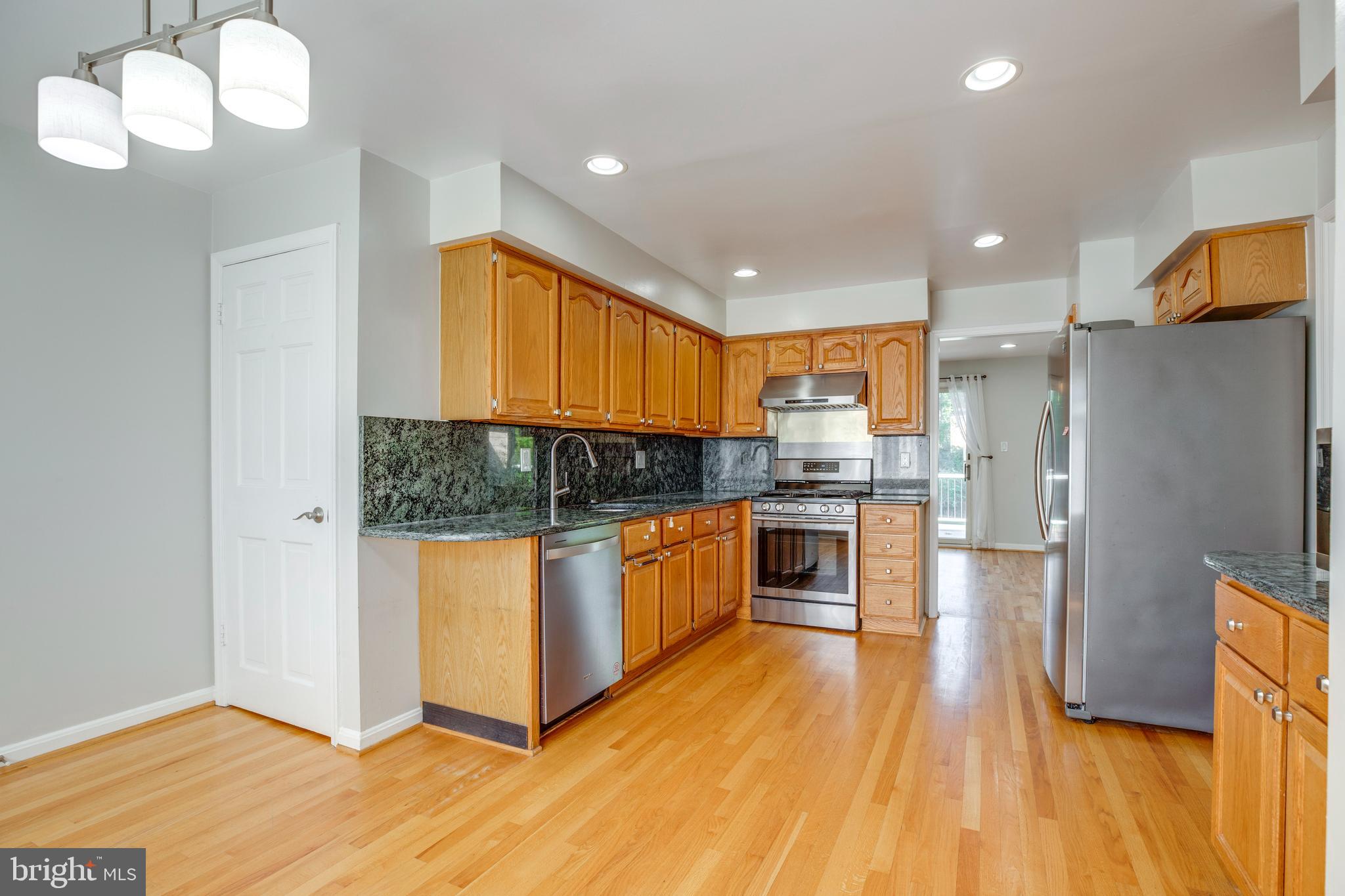 THE OAKS AT MCLEAN - Residential Lease