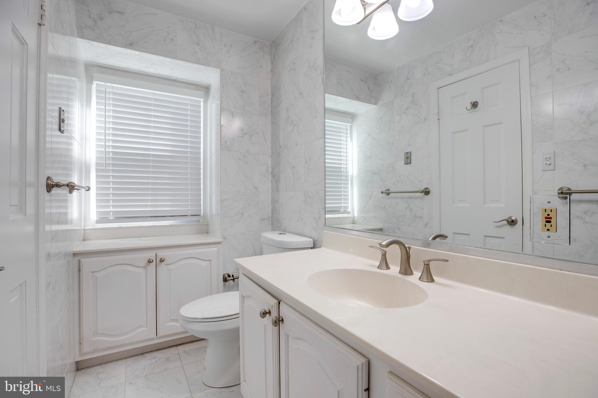 THE OAKS AT MCLEAN - Residential Lease