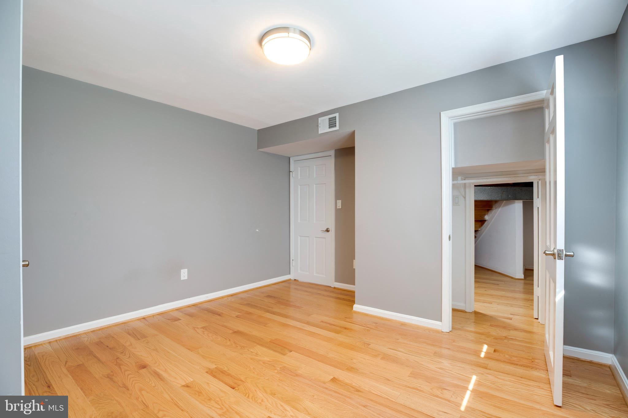 THE OAKS AT MCLEAN - Residential Lease