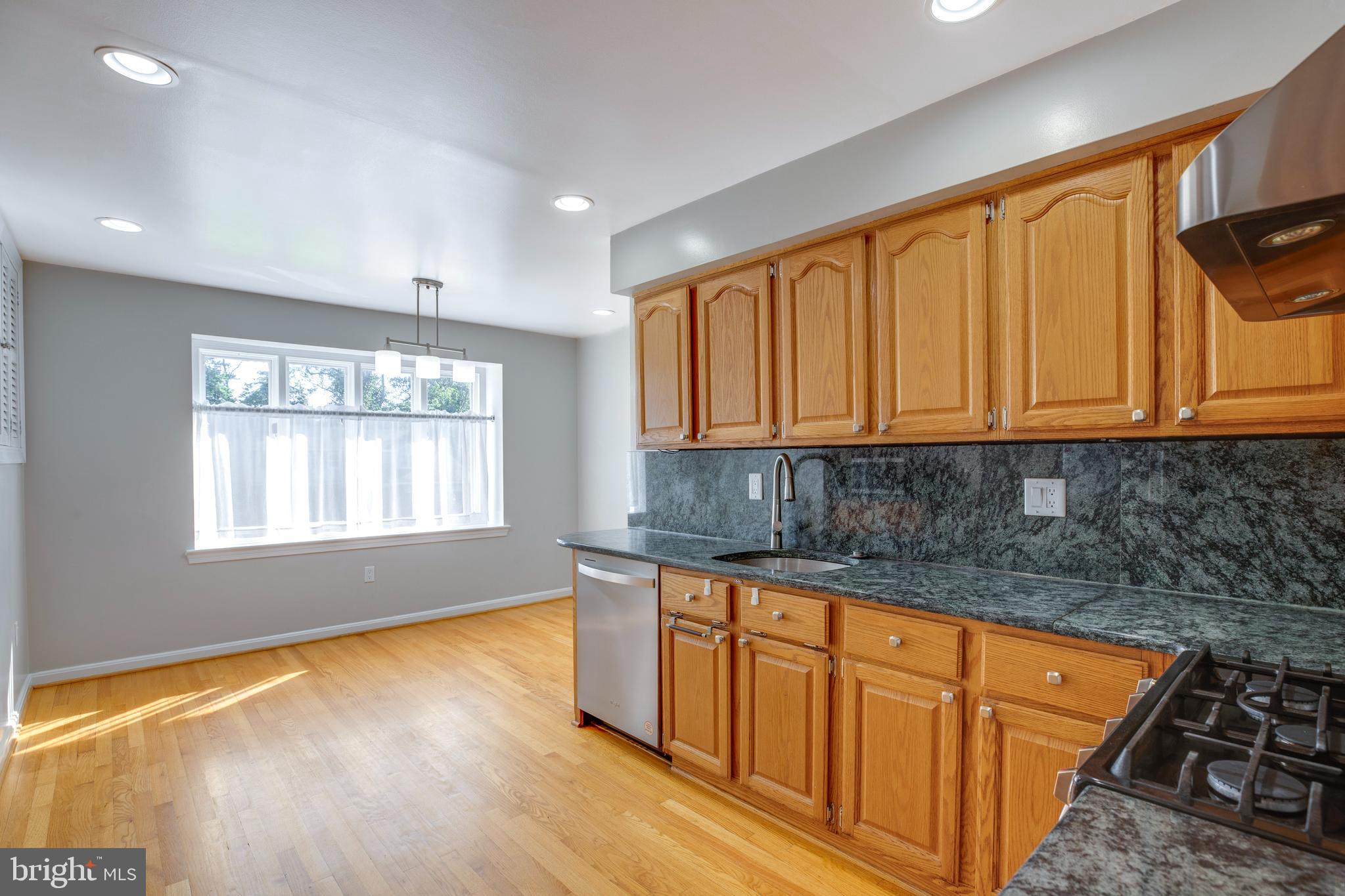 THE OAKS AT MCLEAN - Residential Lease