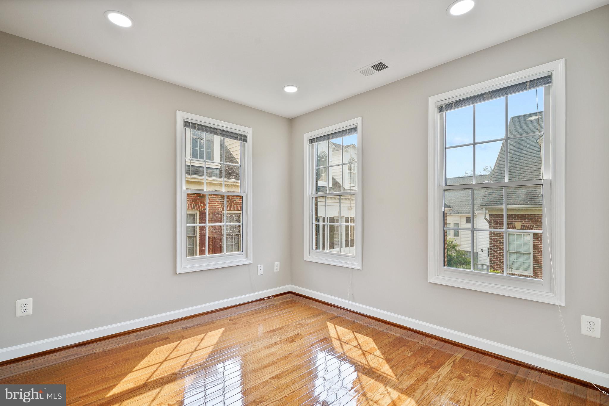 TYSONS VILLAGE - Residential