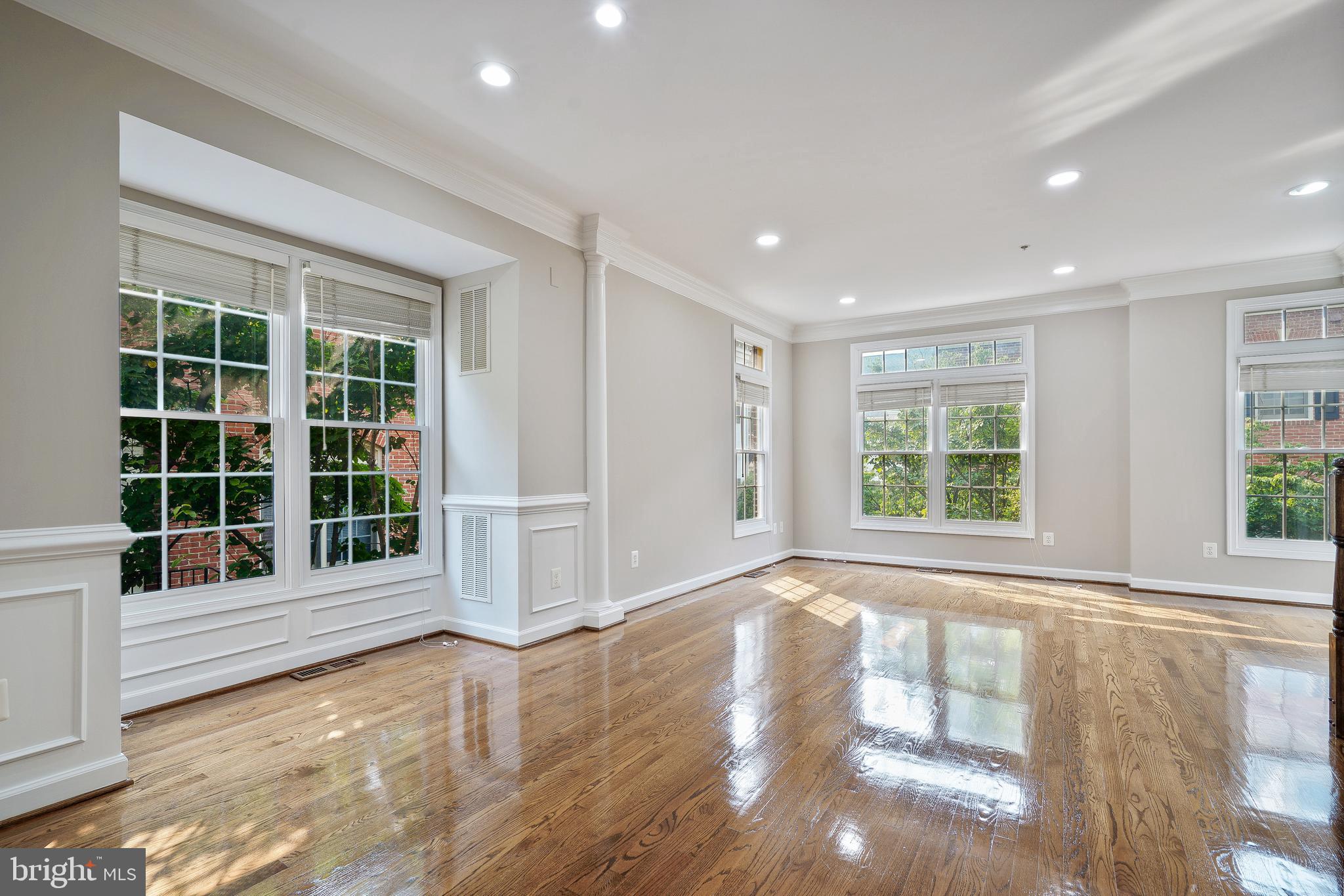 TYSONS VILLAGE - Residential