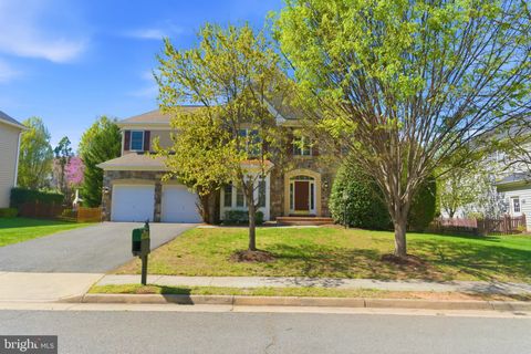 Photo of 903 Tinsman Drive NE, LEESBURG, VA 20176 (MLS # VALO2120460)