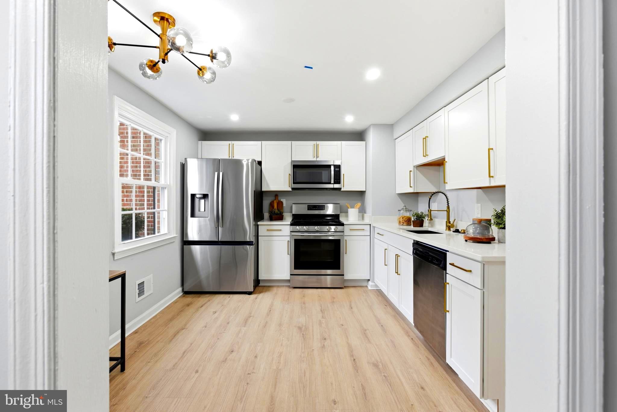 PINEWOOD HILL - Residential