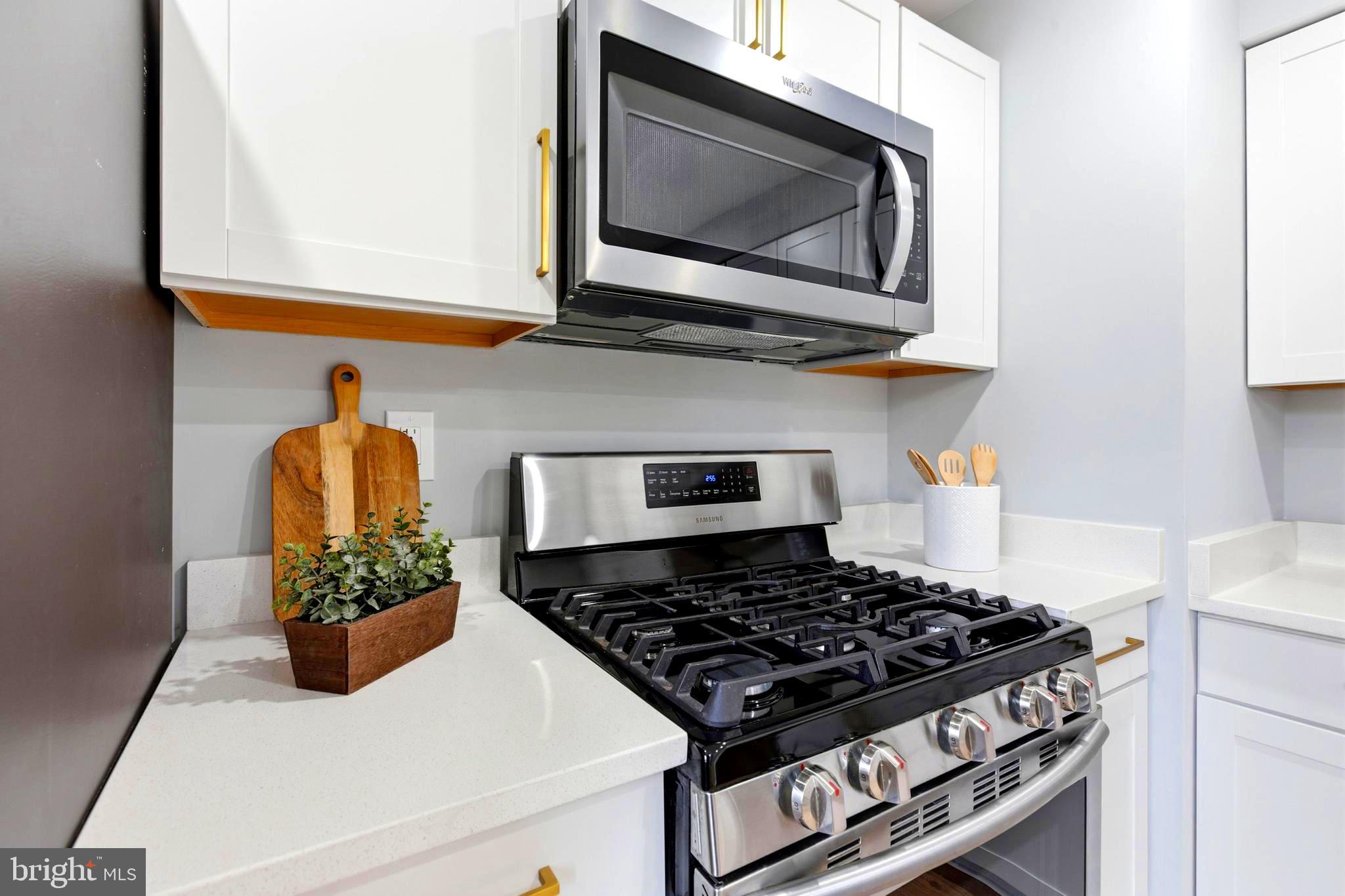 PINEWOOD HILL - Residential