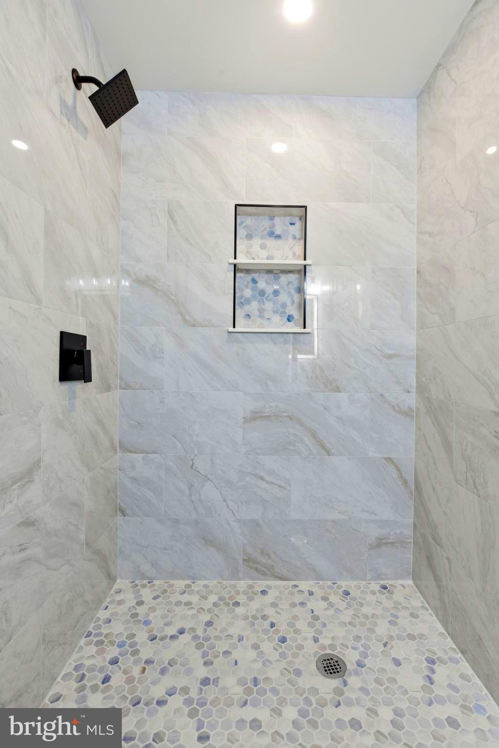 PINEWOOD HILL - Residential