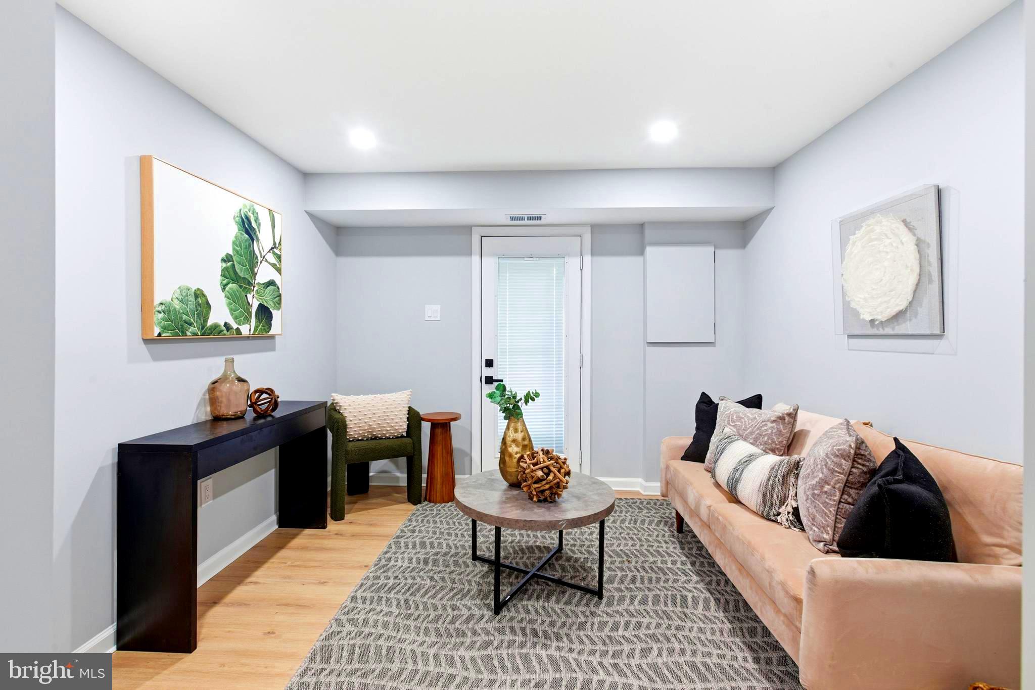 PINEWOOD HILL - Residential