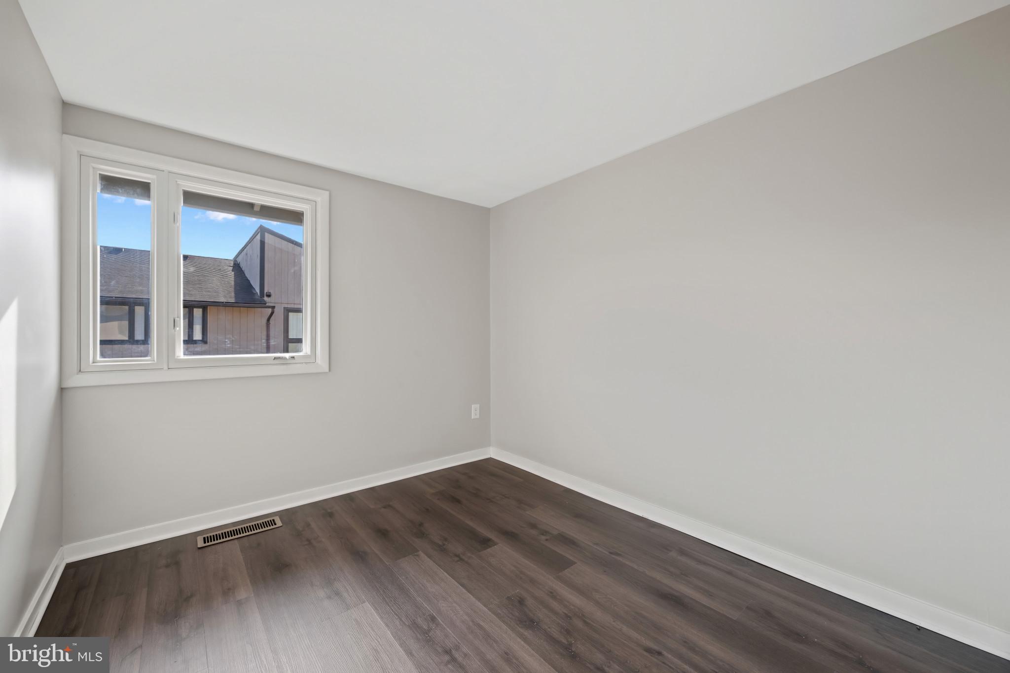 WOODSIDE SQUARE - Residential