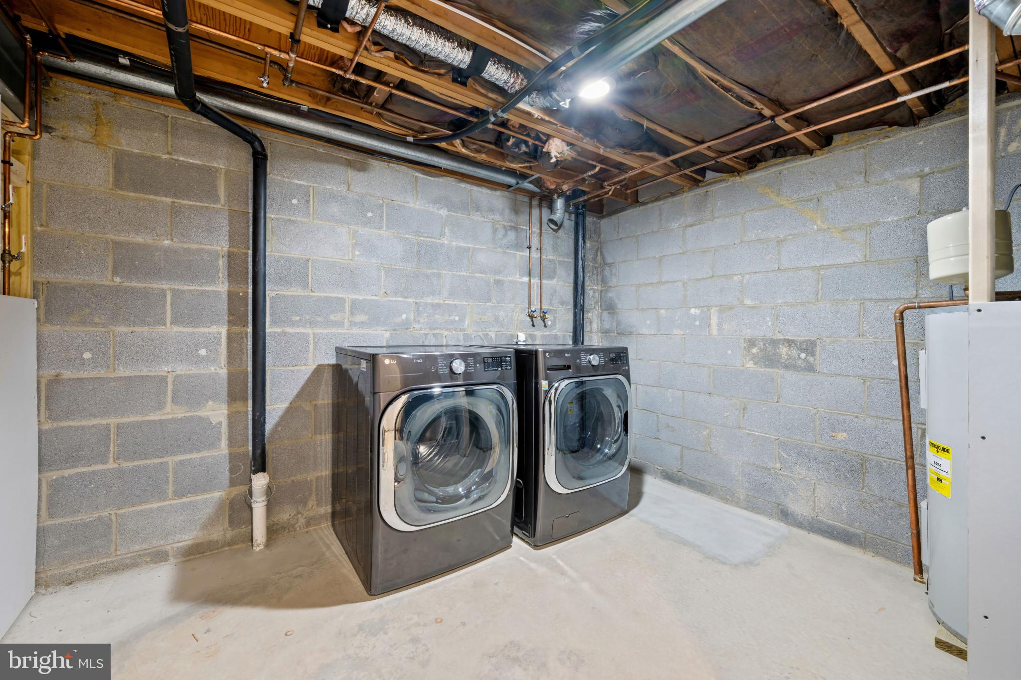 WOODSIDE SQUARE - Residential