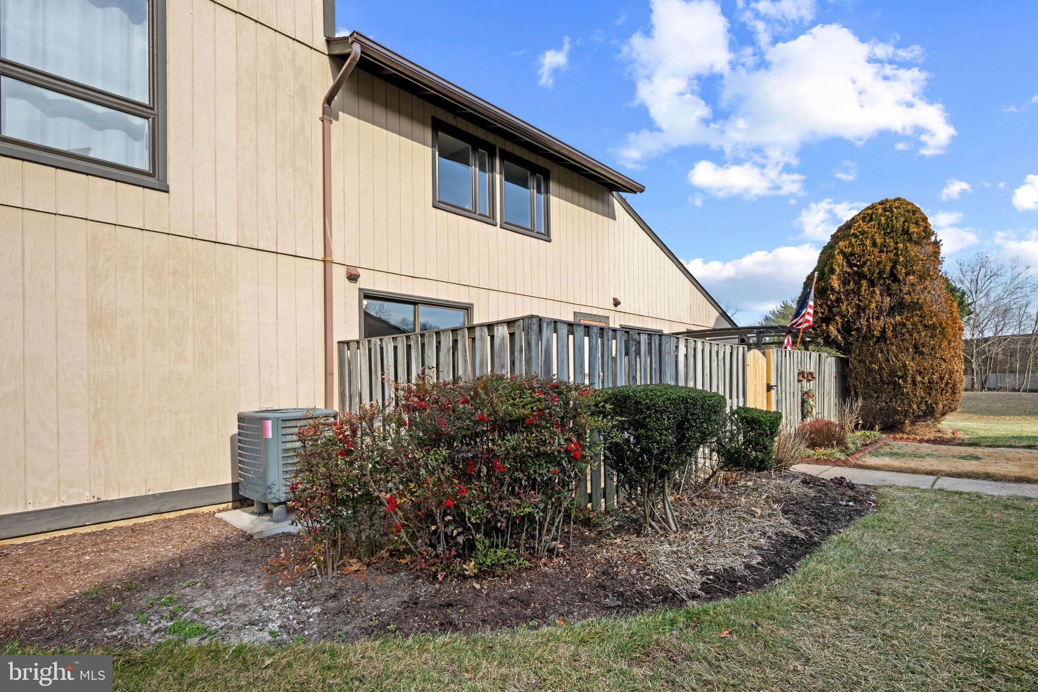 WOODSIDE SQUARE - Residential