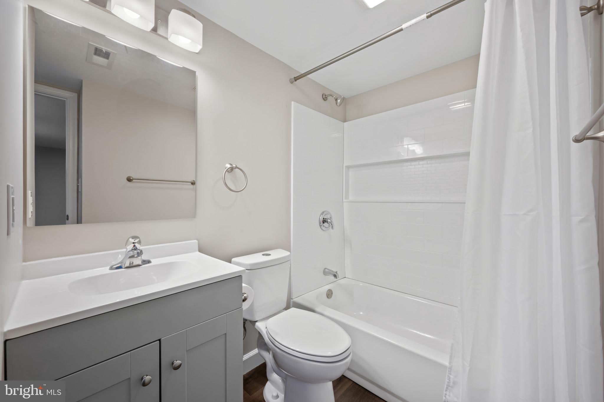 WOODSIDE SQUARE - Residential