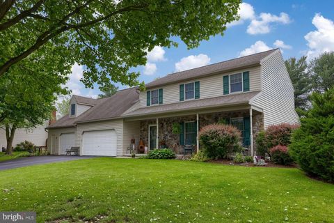 1015 FLAGSTONE COURT LANCASTER PA 17603