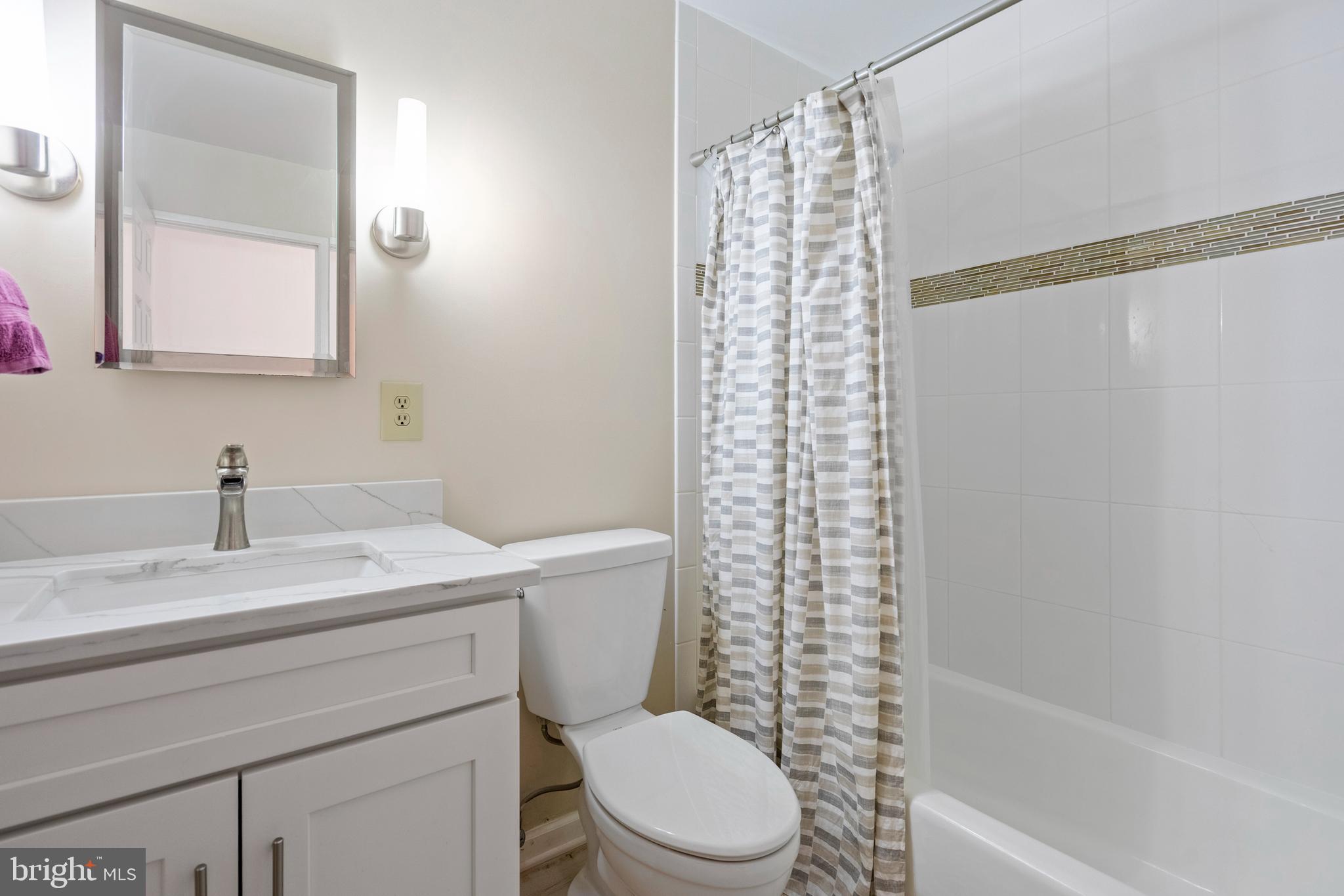 COUNTRY CLUB MANOR - Residential