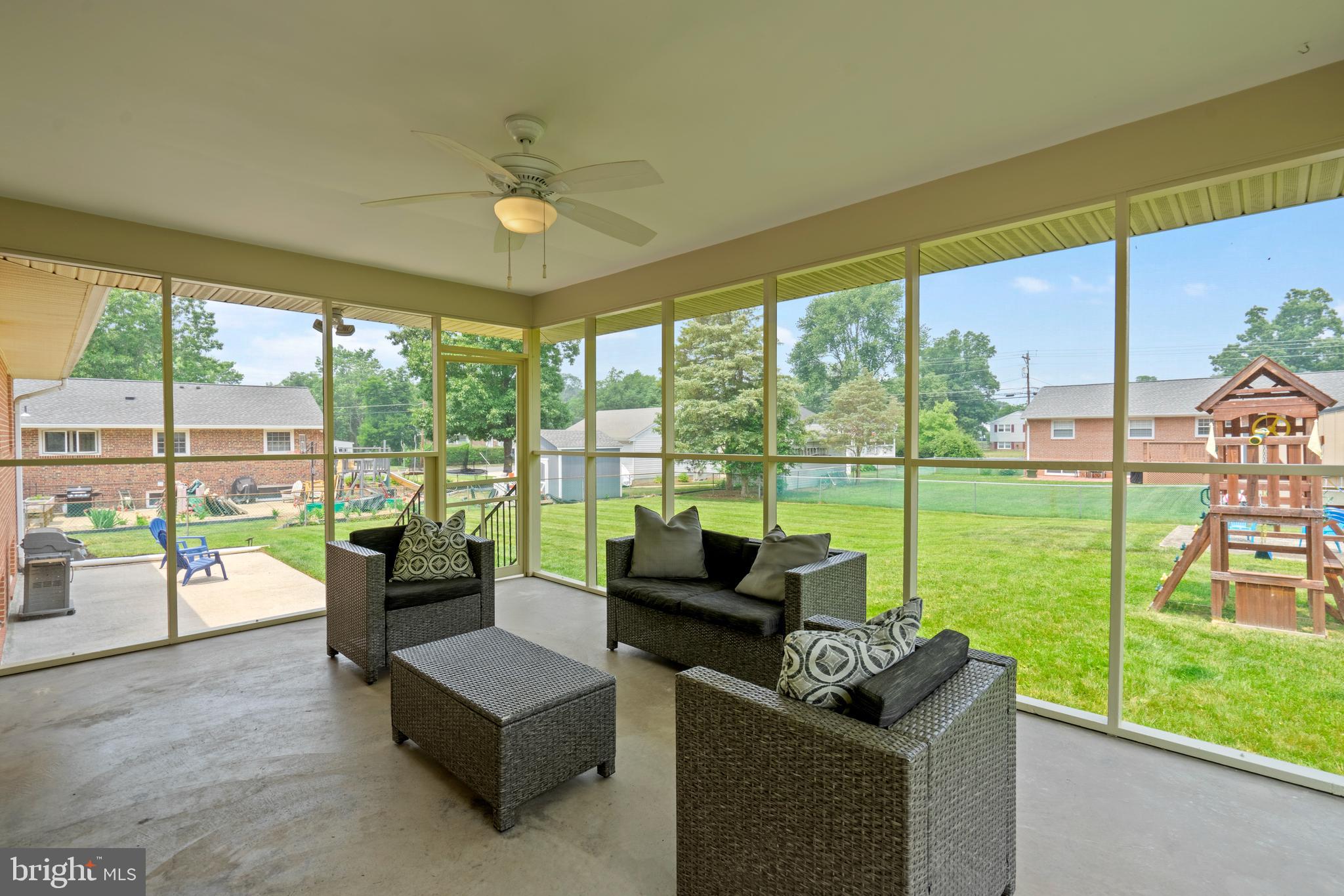 COUNTRY CLUB MANOR - Residential