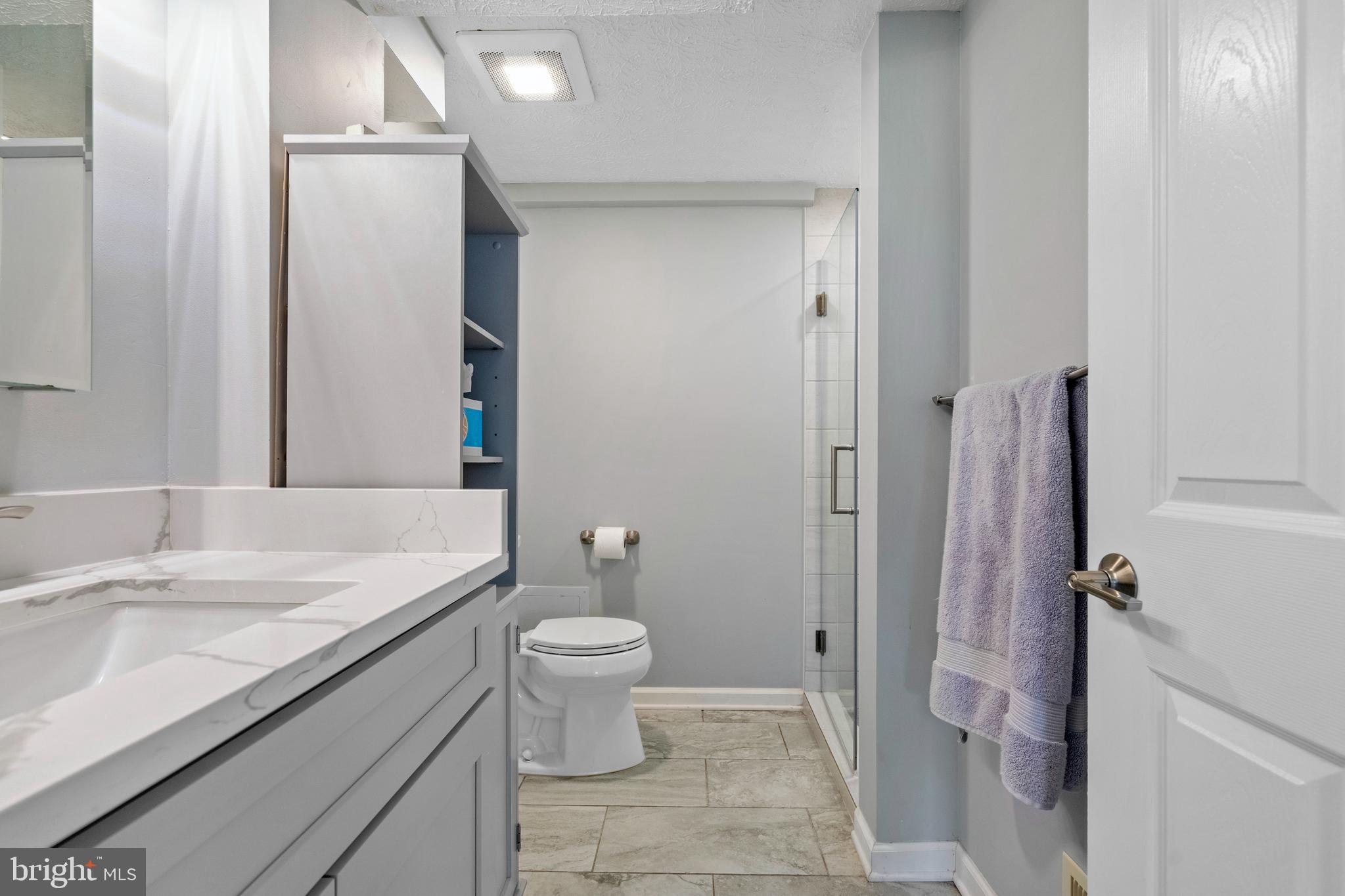 COUNTRY CLUB MANOR - Residential