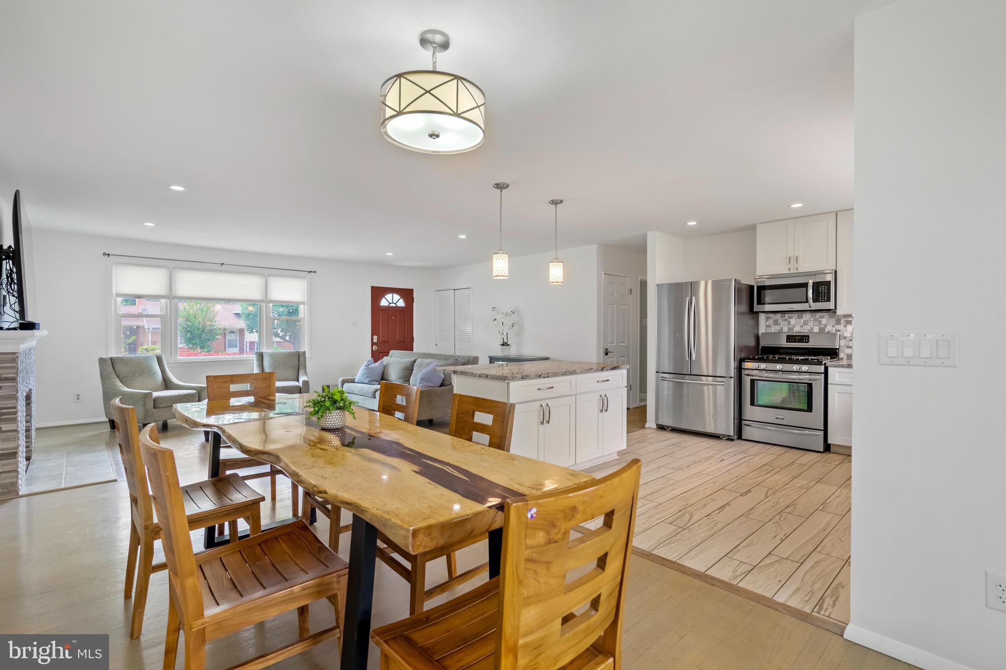 COUNTRY CLUB MANOR - Residential