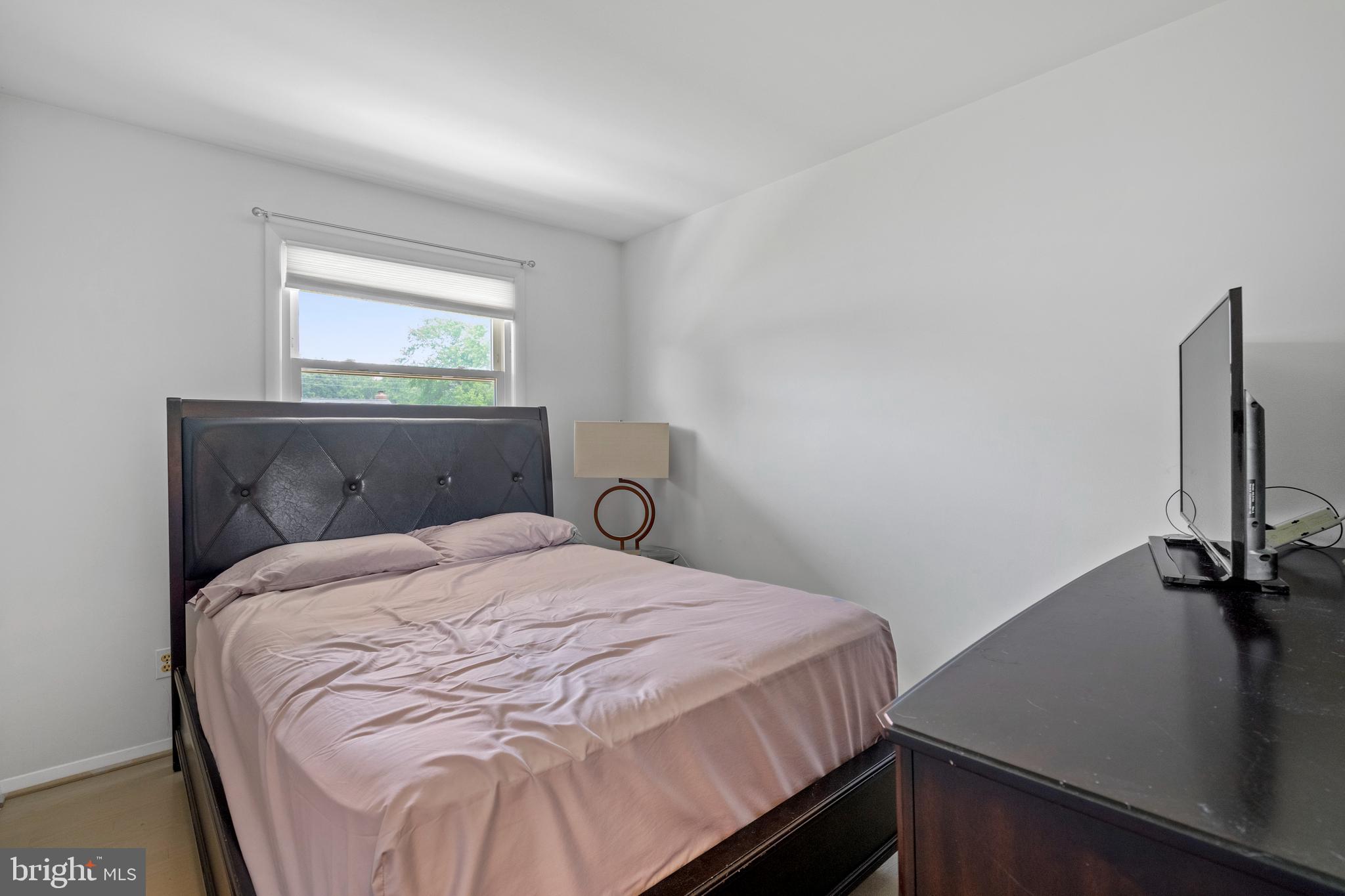 COUNTRY CLUB MANOR - Residential