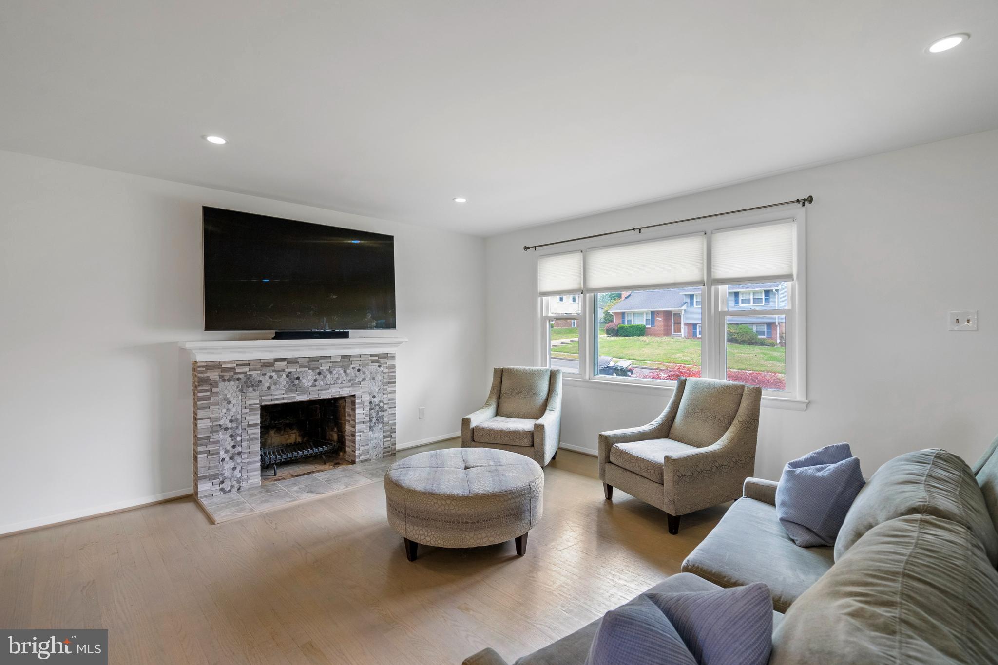 COUNTRY CLUB MANOR - Residential