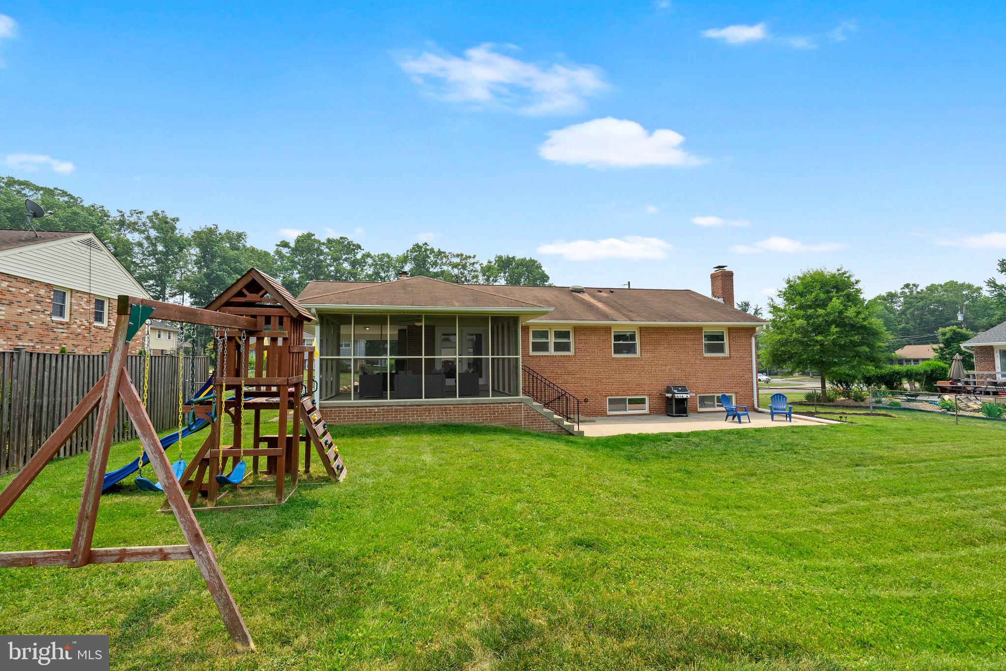 COUNTRY CLUB MANOR - Residential