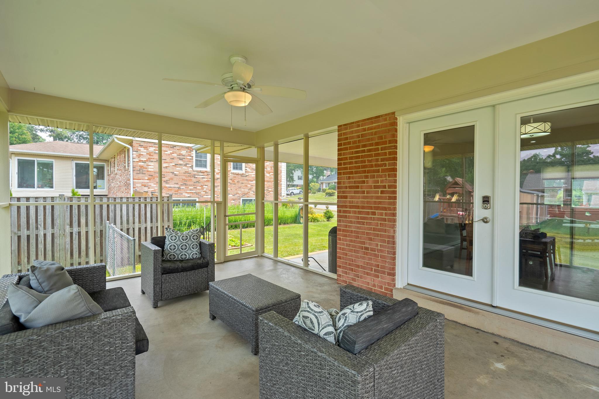 COUNTRY CLUB MANOR - Residential