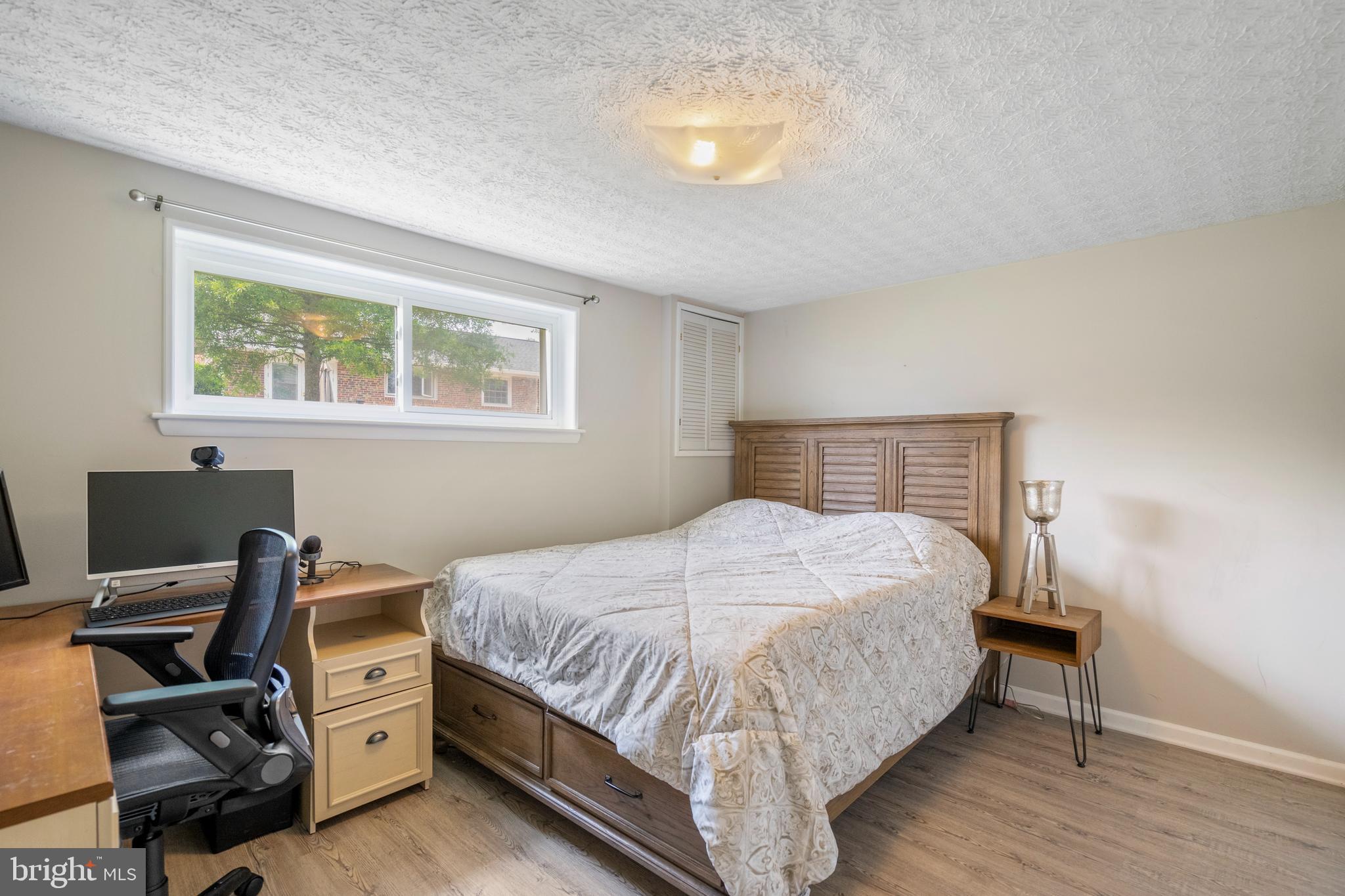 COUNTRY CLUB MANOR - Residential