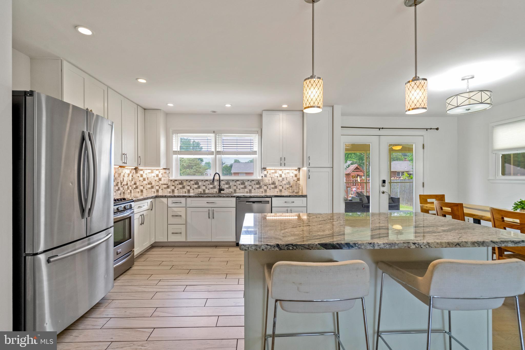 COUNTRY CLUB MANOR - Residential