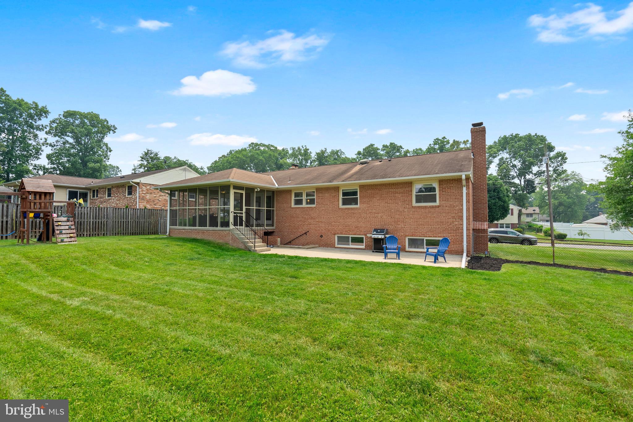 COUNTRY CLUB MANOR - Residential