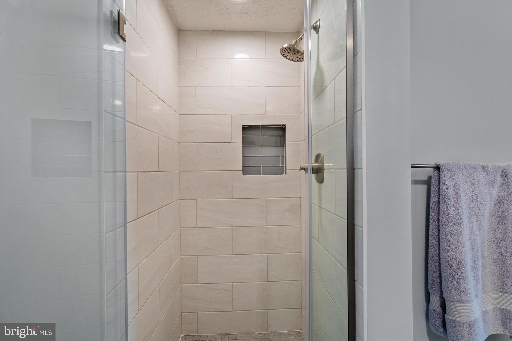 COUNTRY CLUB MANOR - Residential