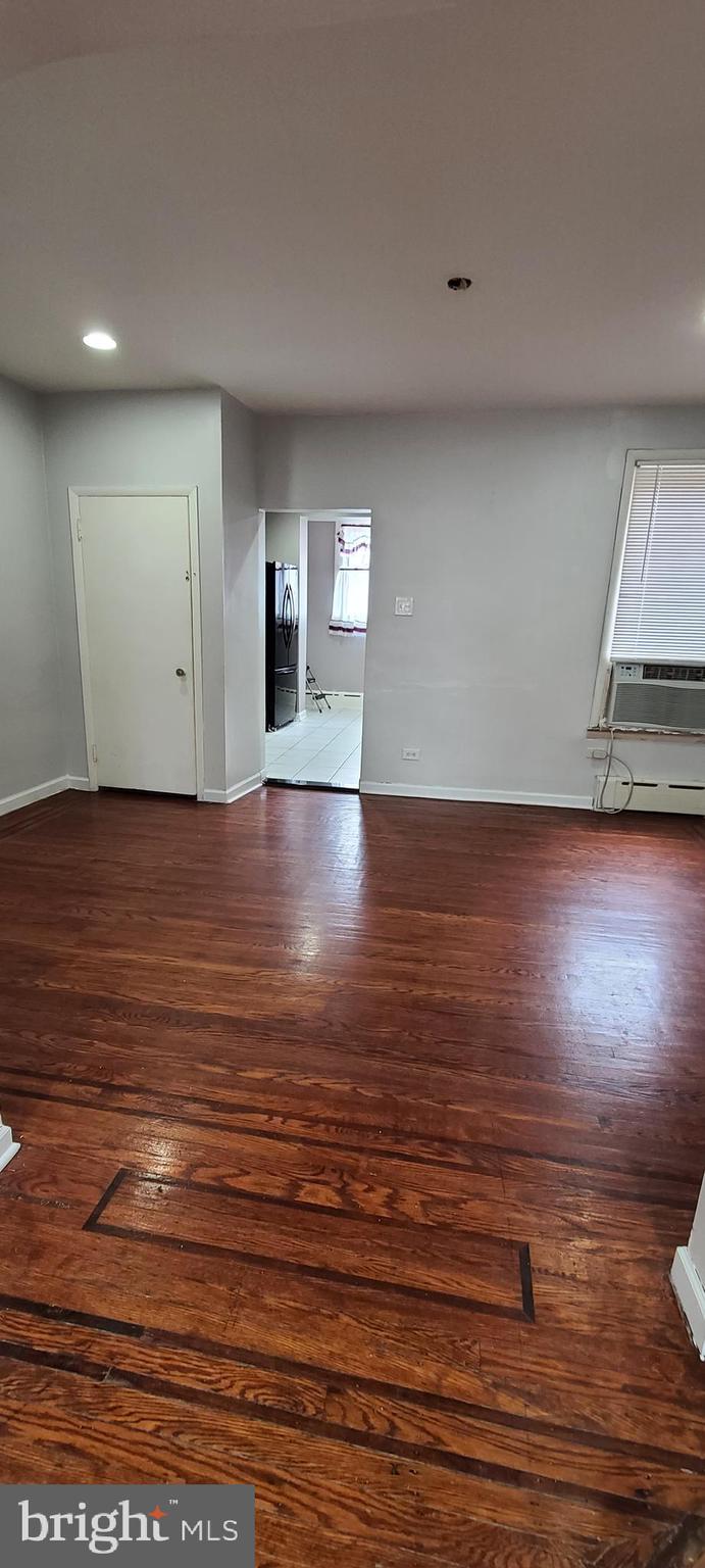OXFORD CIRCLE - Residential