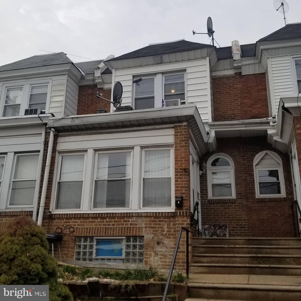Spacious 3 bedrrom 1 bath property with original hardwood flooring in the first floor. This property has an updated kitchen with stainless steel appliances.This property is located conveniently close to Roosevelt blvd and also the transportation center a few blocks away